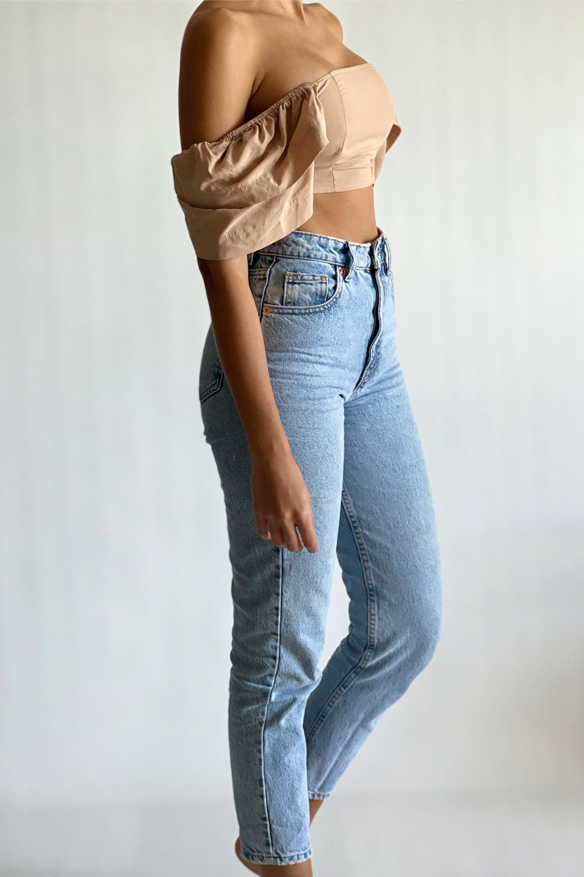 Crop top straight neckline