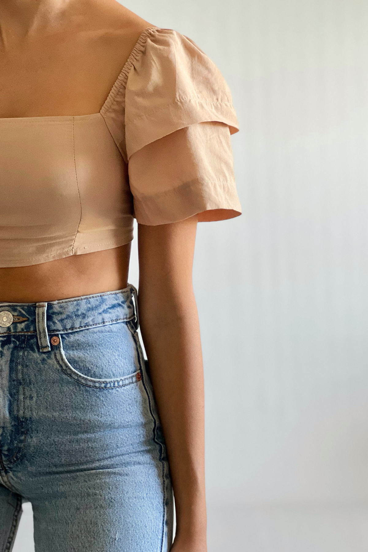 Crop top straight neckline